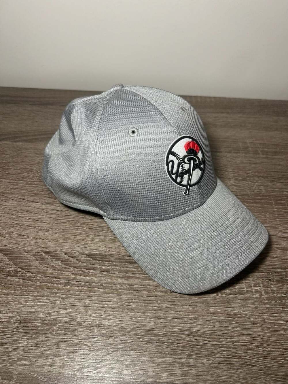 New Era New York Yankees 9THIRTY Medium/Large Grey Hat